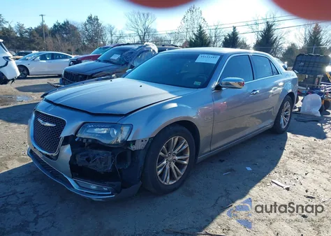 2015 Chrysler 300C z USA, uszkodzony, nr VIN 2C3CCAEGXFH779934
